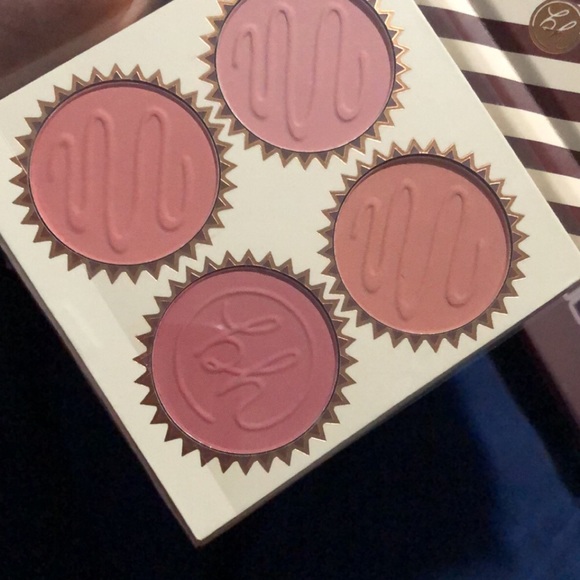 Makeup bundle - Picture 6 of 9